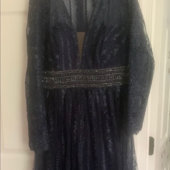 Mac Duggal Dresses & Skirts - MAC DUGGAL elegant Navy Lace Dress with Beaded Waist